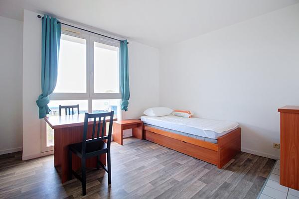 STUDIO RUEIL-MALMAISON PLAINE GARE PROCHE GARES RER RUEIL ET NANTERRE VILLE