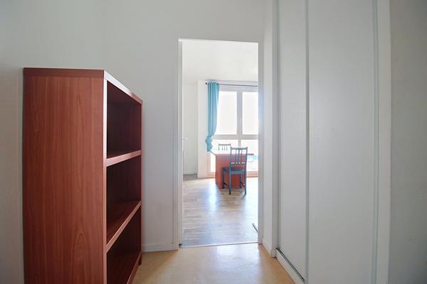 STUDIO RUEIL-MALMAISON PLAINE GARE PROCHE GARES RER RUEIL ET NANTERRE VILLE
