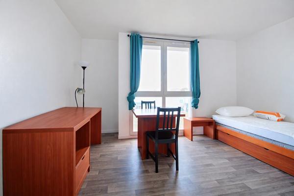 STUDIO RUEIL-MALMAISON PLAINE GARE PROCHE GARES RER RUEIL ET NANTERRE VILLE