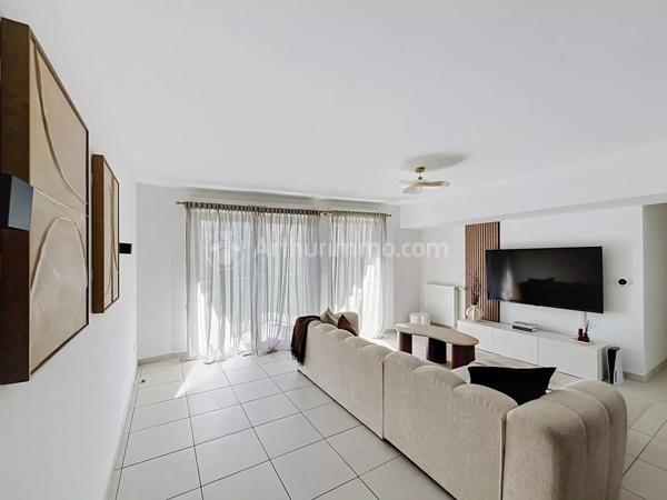 Location                                                      Appartement
                        
                     3 pièces                      66 m2                     à Clermont-Ferrand