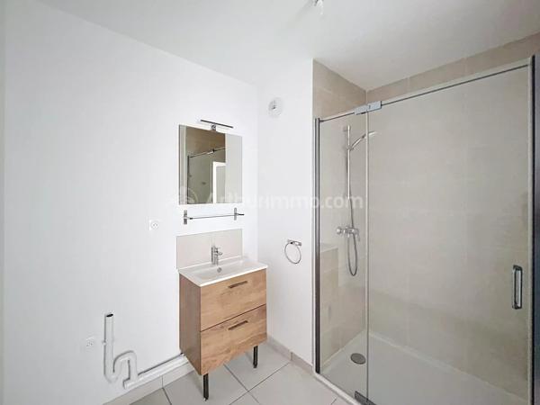 Location                                                      Appartement
                        
                     3 pièces                      66 m2                     à Clermont-Ferrand