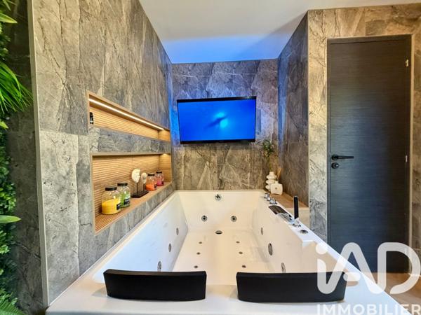 Maison à vendre 7 pièces 250 m² Le Luc
