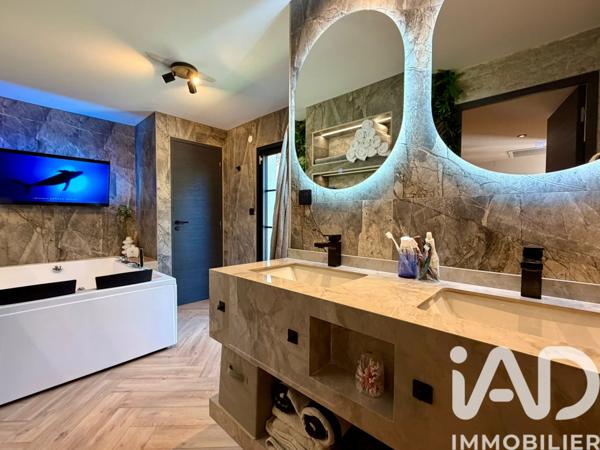 Maison à vendre 7 pièces 250 m² Le Luc