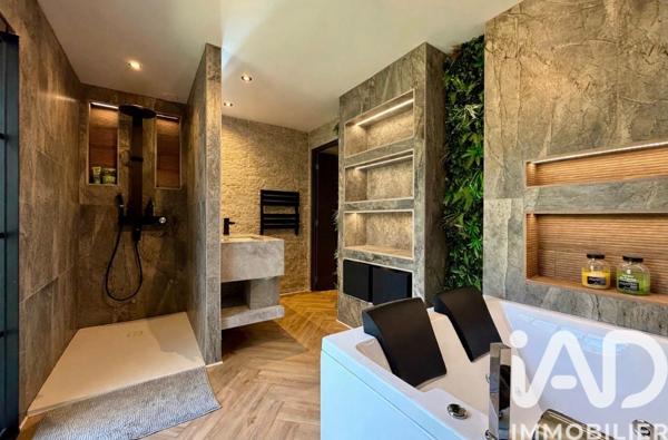 Maison à vendre 7 pièces 250 m² Le Luc