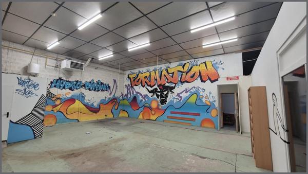 Vaste batiment industriel