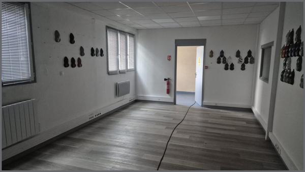 Vaste batiment industriel