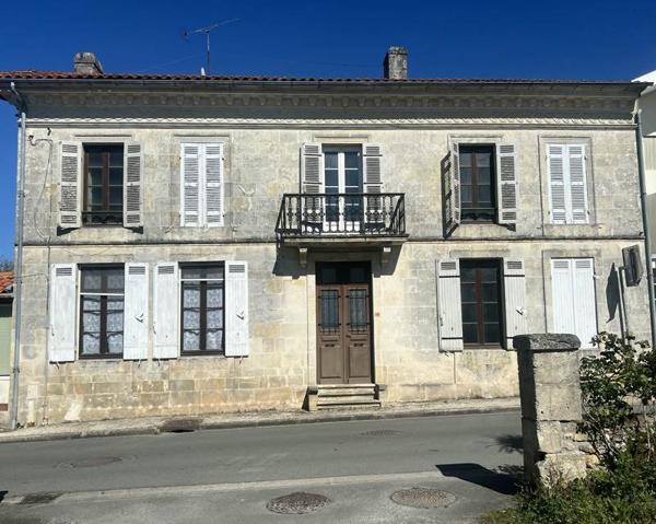 Maison à vendre |  Saint-Bonnet-sur-Gironde |  12 pièces | 294 m²