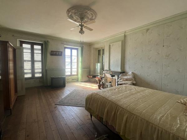 Maison à vendre |  Saint-Bonnet-sur-Gironde |  12 pièces | 294 m²