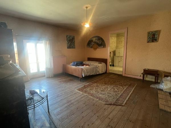 Maison à vendre |  Saint-Bonnet-sur-Gironde |  12 pièces | 294 m²