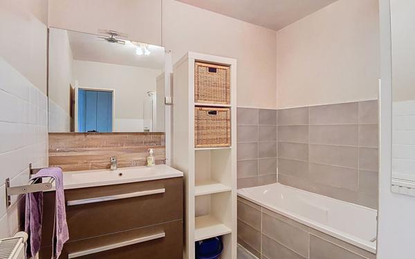 Appartement à vendre    3 pièces •  Toulon