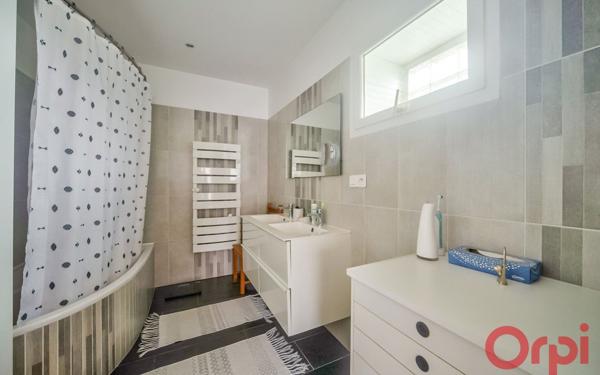 Maison à vendre    5 pièces • 234,74 m2 Mâcon