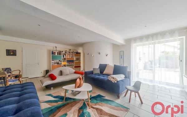 Maison à vendre    5 pièces • 234,74 m2 Mâcon