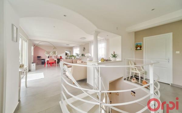 Maison à vendre    5 pièces • 234,74 m2 Mâcon