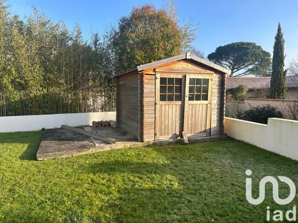 Maison traditionnelle 6 pièces de 199 m² à Saint-Médard-en-Jalles (33160)