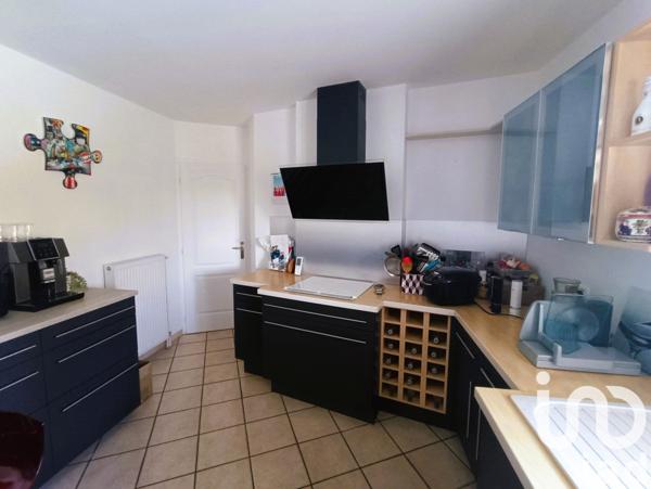 Maison traditionnelle 6 pièces de 199 m² à Saint-Médard-en-Jalles (33160)