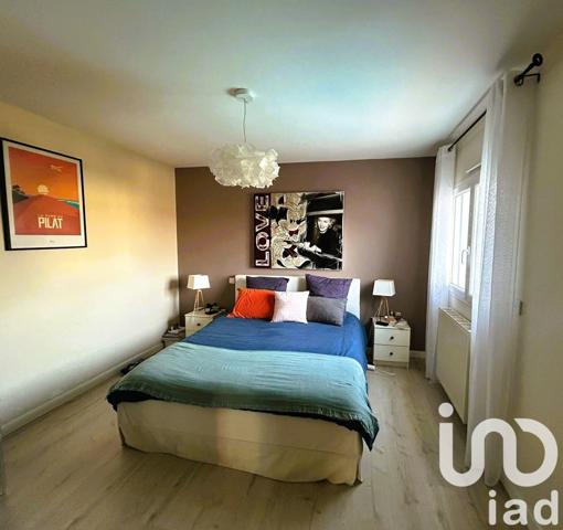 Maison traditionnelle 6 pièces de 199 m² à Saint-Médard-en-Jalles (33160)