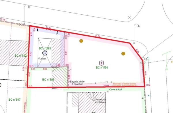 Terrain constructible d'une superficie de 614 m²