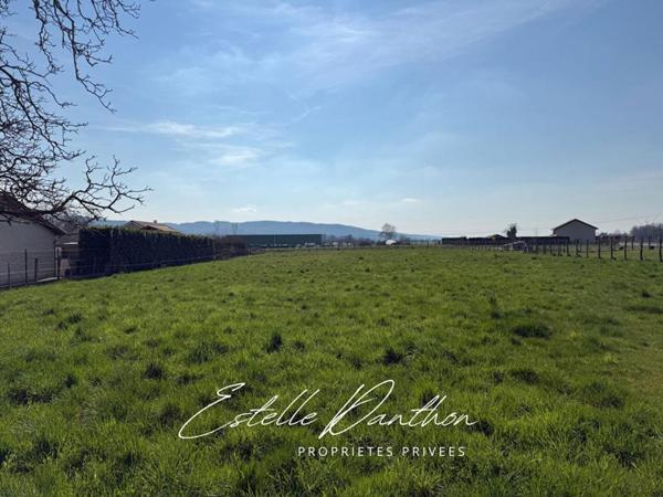 Terrain constructible de 1617 m2 à Eydoche