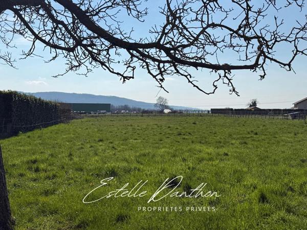 Terrain constructible de 1617 m2 à Eydoche