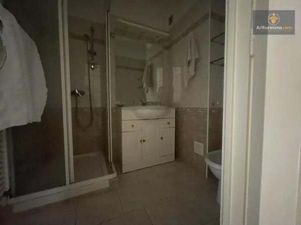 Vente                                                      Appartement
                        
                     3 pièces                      70 m2                     à Nice