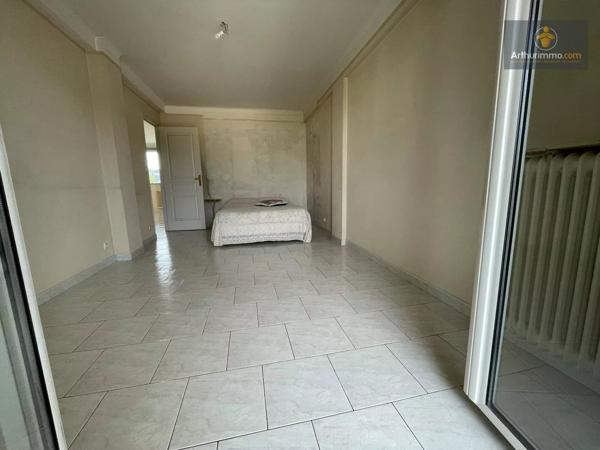 Vente                                                      Appartement
                        
                     3 pièces                      70 m2                     à Nice