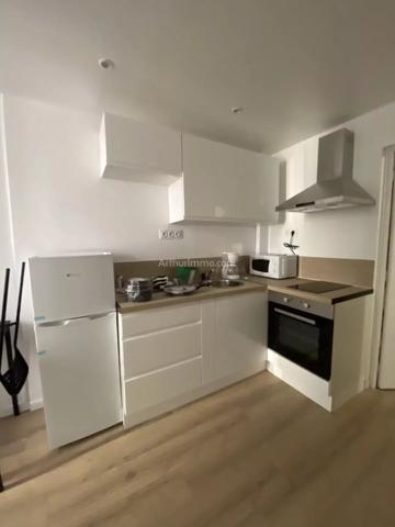 Location                                                      Appartement
                        
                     2 pièces                      22 m2                     à Aubagne