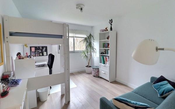 Appartement à vendre    4 pièces • 91 m2 Viroflay