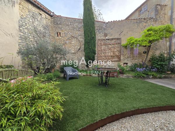 Maison à SAINT-JEAN-D'ANGELY, 17400 - 8 pièces 215m²