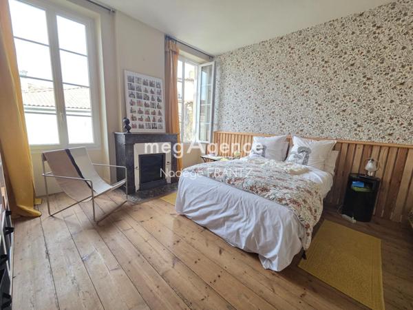 Maison à SAINT-JEAN-D'ANGELY, 17400 - 8 pièces 215m²