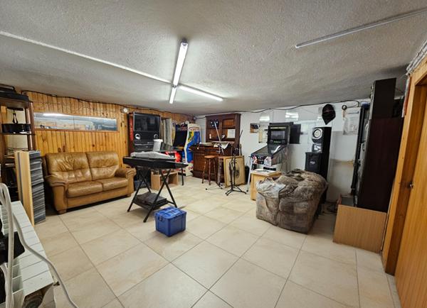 Villa 234m² , plain-pied avec piscine, vue dégagée , Cadre campagne à cuers