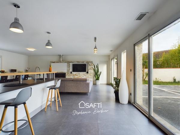 Magnifique Familiale 4 chambres, 1 bureau, piscine et garage !! Proximité Bus et accès rocade