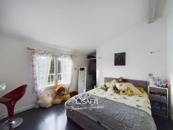 Magnifique Familiale 4 chambres, 1 bureau, piscine et garage !! Proximité Bus et accès rocade