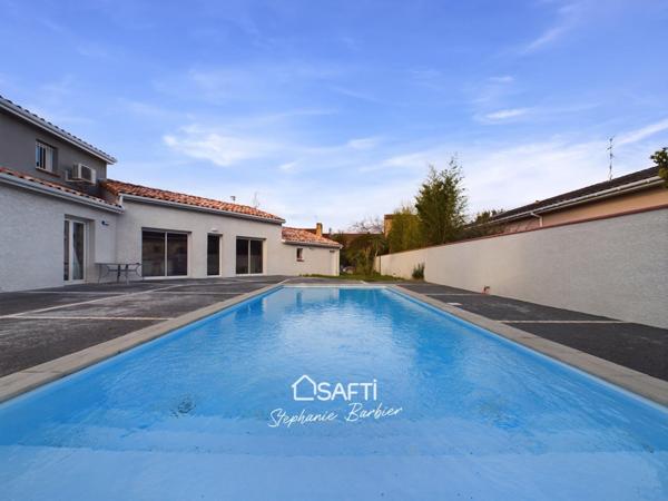 Magnifique Familiale 4 chambres, 1 bureau, piscine et garage !! Proximité Bus et accès rocade