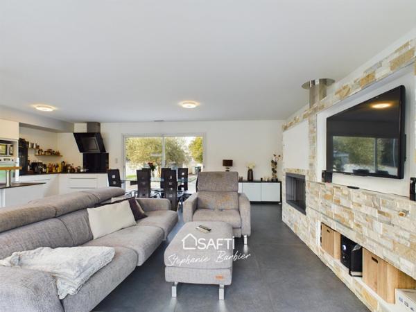 Magnifique Familiale 4 chambres, 1 bureau, piscine et garage !! Proximité Bus et accès rocade