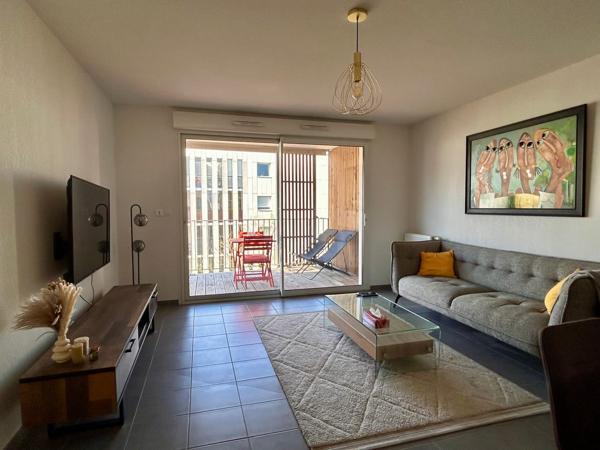 Appartement t3 double terrasse et place de parking