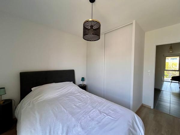 Appartement t3 double terrasse et place de parking
