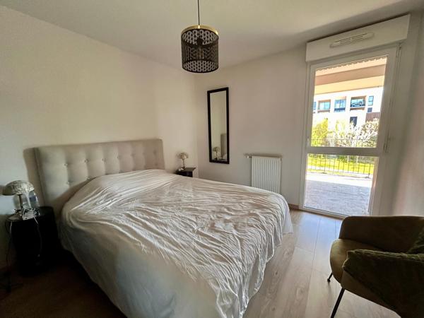 Appartement t3 double terrasse et place de parking