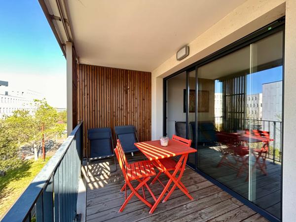 Appartement t3 double terrasse et place de parking