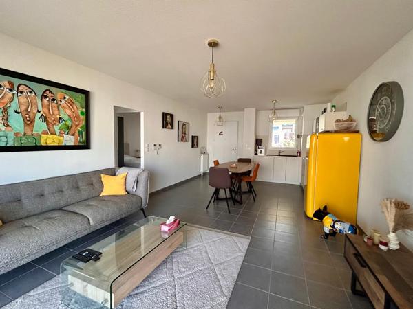 Appartement t3 double terrasse et place de parking