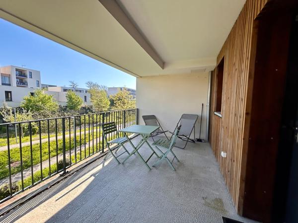 Appartement t3 double terrasse et place de parking