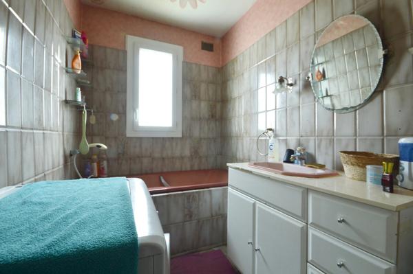 Maison 3 pièces + véranda + grand garage