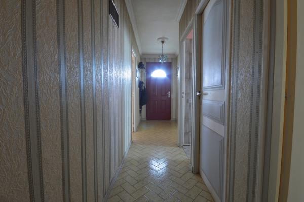 Maison 3 pièces + véranda + grand garage