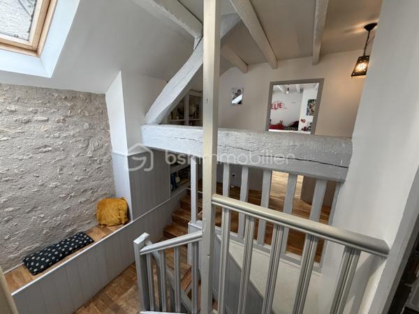 À 7 minutes d’Angerville, sur la commune de Boisseaux (45), venez découvrir cette maison en partie rénovée comprenant:

Au-rez-de-chaussée une entrée, un séjour double avec  cheminée, une grande cuisine à rafraîchir, une salle d’eau avec WC et un cellier.
À l’étage, un palier dessert 4 chambres, une pièce pouvant servir de stockage, bureau ou dressing et une salle de bains avec WC à rénover baignoire .

 Le tout sur une parcelle de 1650m2 avec une dépendance de 200m2 à rénover (toiture à revoir une partie mécanique et une grande partie en taules).
Une chaufferie/buanderie accolée à la maison vient compléter ce bien. 

Il existe un contrat de panneaux solaires en place depuis juillet, les futurs acquéreurs auront le choix de conserver le contrat ou de ne pas garder l’installation.
Pompe à chaleur neuve.
DPE D
Façade rénovée.
Maison raccordée au tout à l’égout.  

Idéal famille, venez vite la visiter sans tarder!