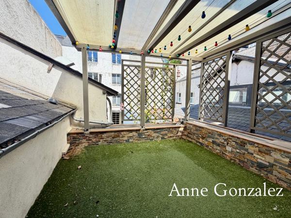 ORLEANS Coeur de ville entre bords de Loire et Halles Châtelet, à vendre superbe maison rénovée avec qualité : pièce de réception de 75 m2, cuisine ouverte récente, quatre chambres et terrasse 12,50 m