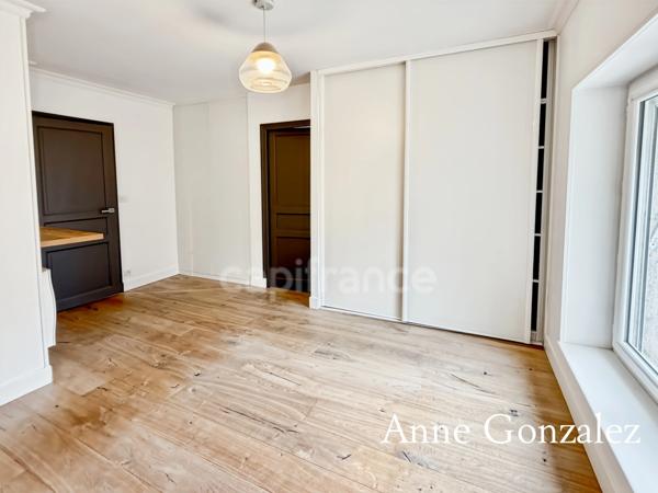 ORLEANS Coeur de ville entre bords de Loire et Halles Châtelet, à vendre superbe maison rénovée avec qualité : pièce de réception de 75 m2, cuisine ouverte récente, quatre chambres et terrasse 12,50 m