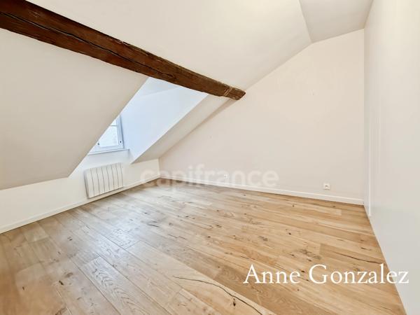ORLEANS Coeur de ville entre bords de Loire et Halles Châtelet, à vendre superbe maison rénovée avec qualité : pièce de réception de 75 m2, cuisine ouverte récente, quatre chambres et terrasse 12,50 m