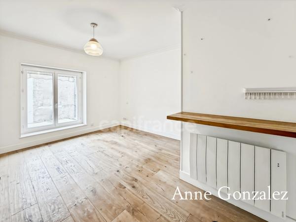 ORLEANS Coeur de ville entre bords de Loire et Halles Châtelet, à vendre superbe maison rénovée avec qualité : pièce de réception de 75 m2, cuisine ouverte récente, quatre chambres et terrasse 12,50 m