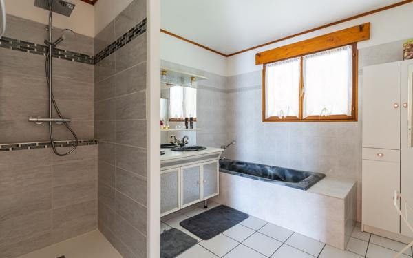 Maison à vendre    4 pièces •  Arès