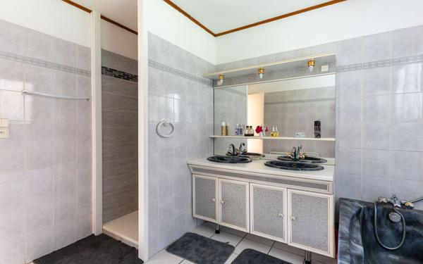 Maison à vendre    4 pièces •  Arès