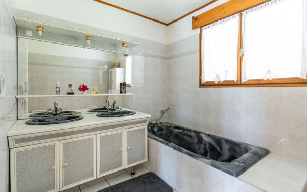 Maison à vendre    4 pièces •  Arès